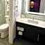 La Quinta Inn & Suites by Wyndham Mid-City