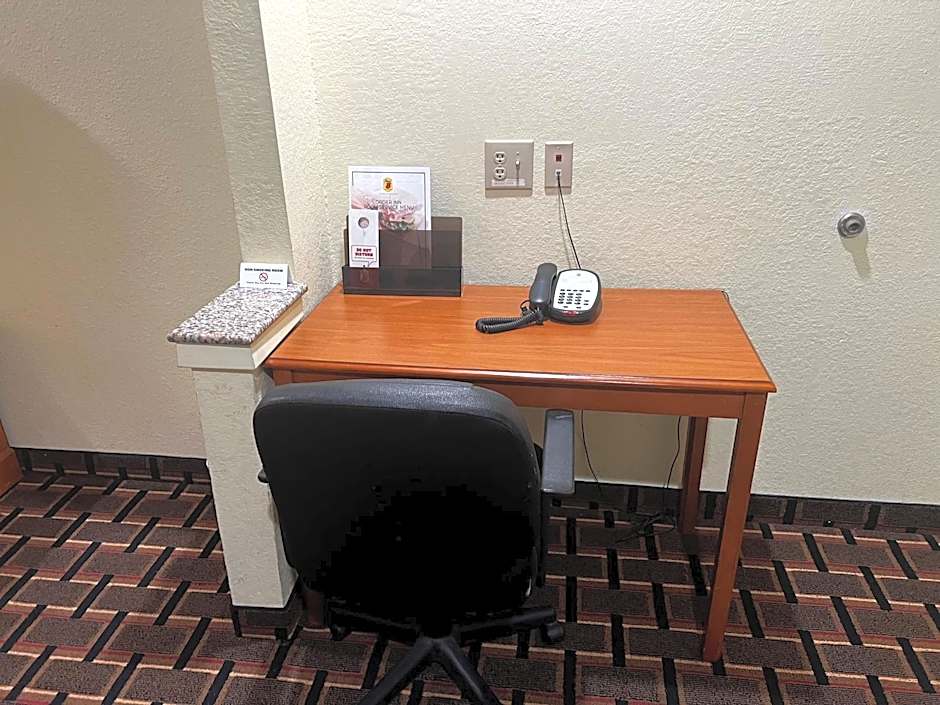 Super 8 by Wyndham Stafford Sugarland Area