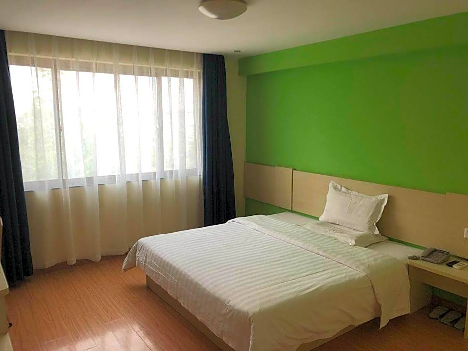 7 Days Inn Huayin Huashan Mountain Scenic Spot