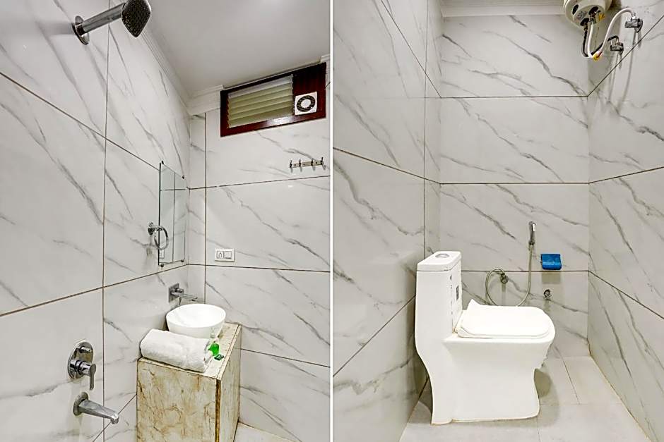 Collection O Khajuraho Central