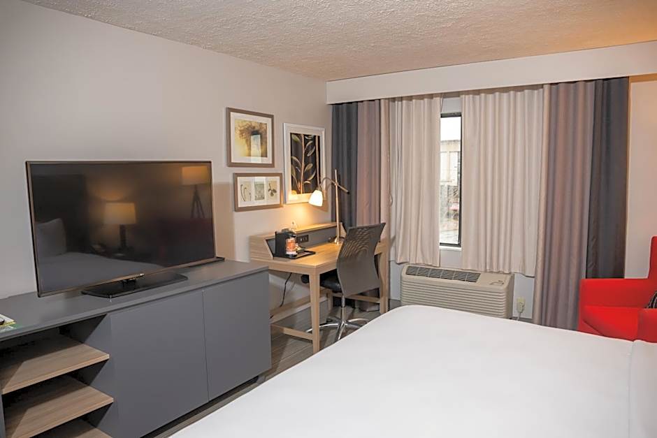 Country Inn & Suites by Radisson, Erie, PA