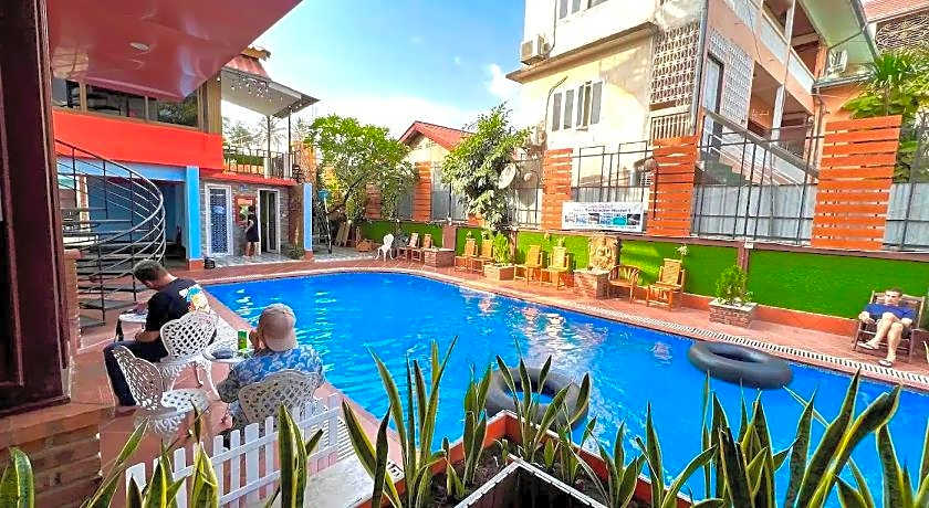 Ruby Riverside Hotel & Hostel