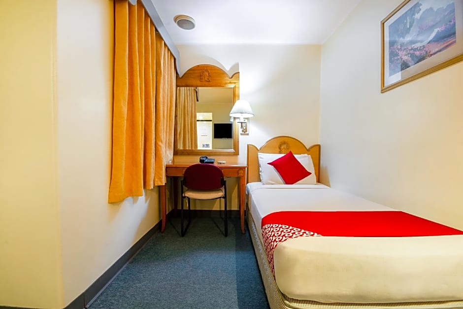 OYO 227 Palladium Suites Hotel