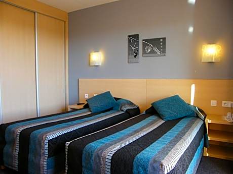 Superior Twin Room - Pool Side