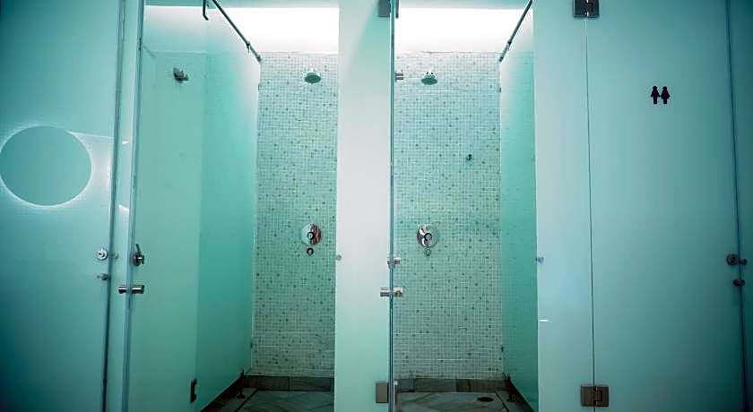 Borough Capsule Hostel Bali