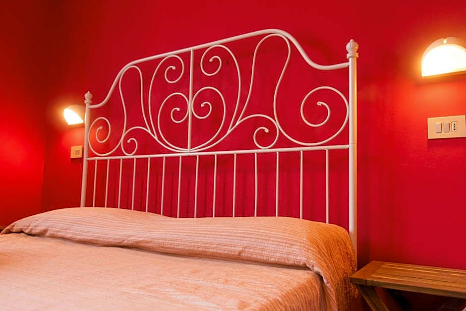 Sunflower Beach Backpacker Hostel & Bar