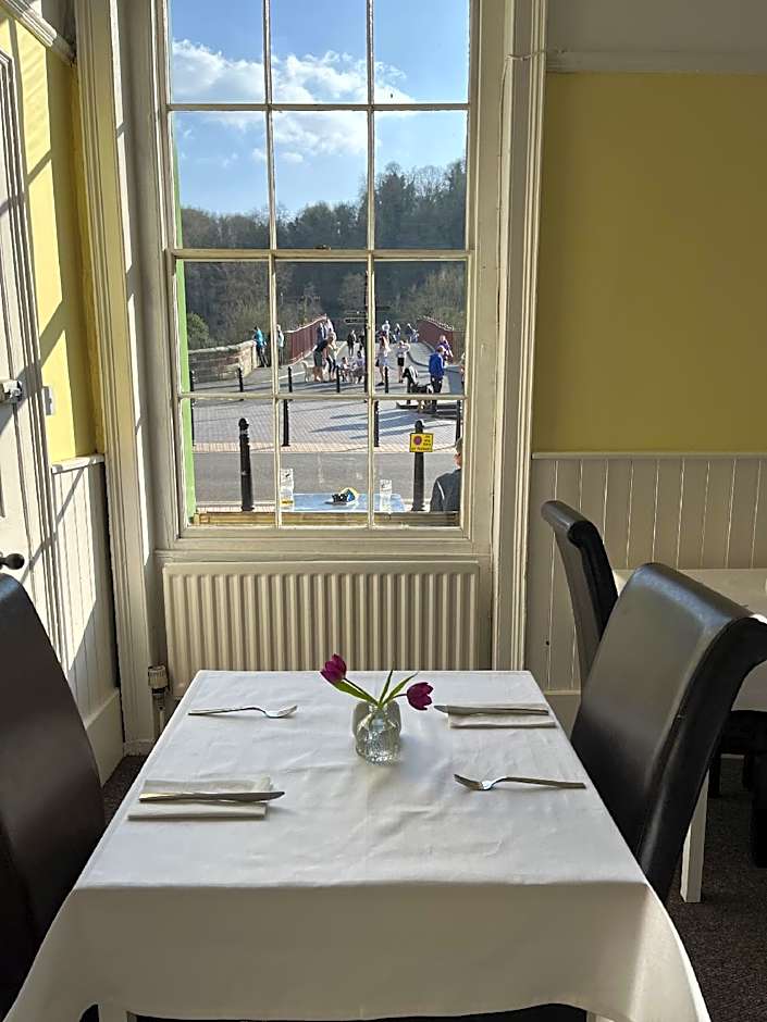 Tontine Hotel & Bar