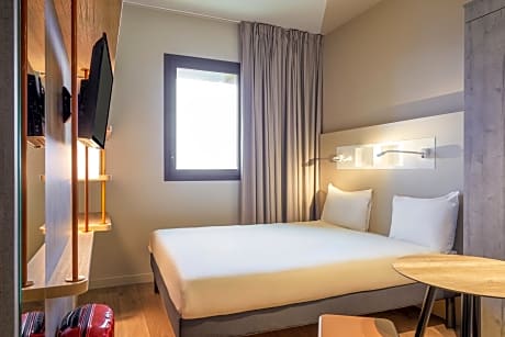 Triple Room with One Double Room and Extra Bed
