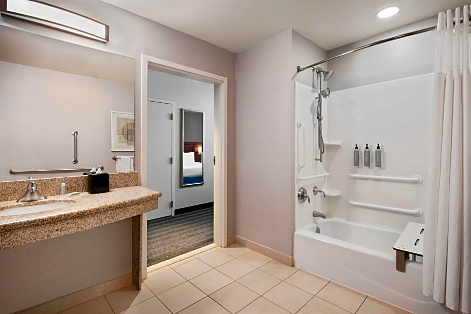 Courtyard by Marriott Kansas City At Briarcliff