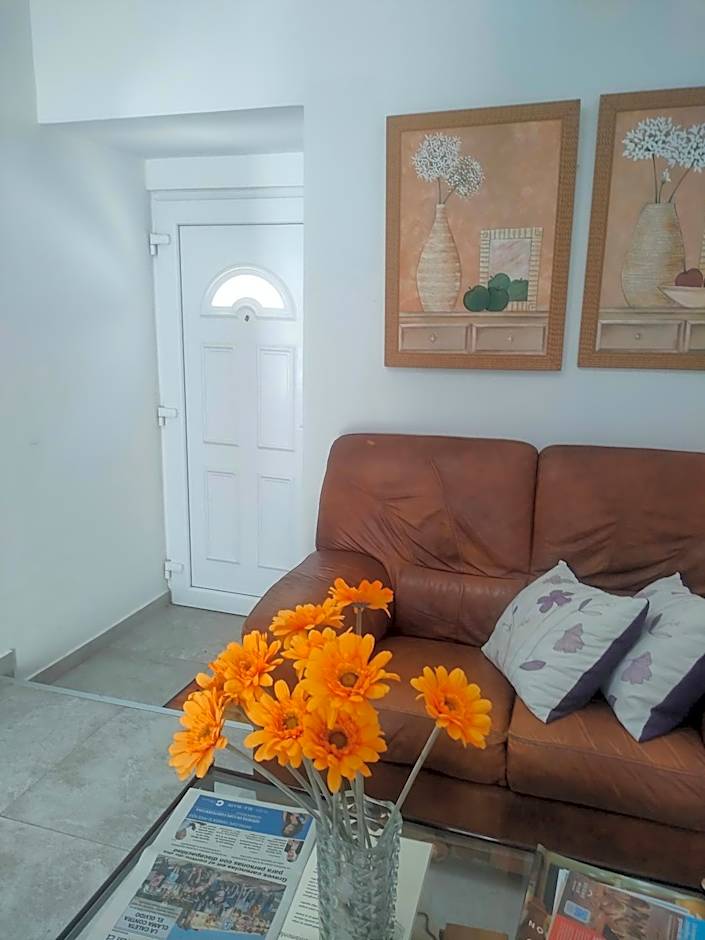 Alba 2 apartamento y Alba 3 habitación con baño