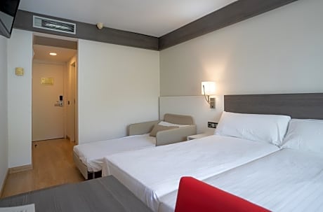 Double or Twin Room with Sea View (3 Adults)