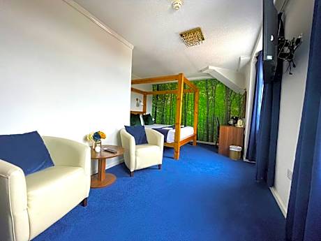 Deluxe King Suite