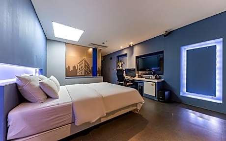 Deluxe Massage Chair Room