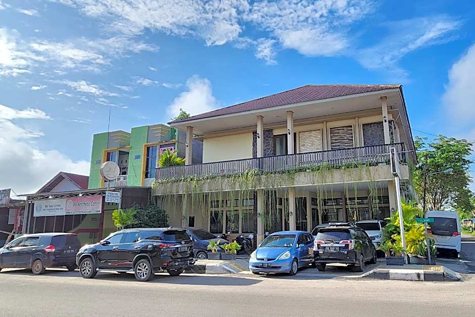 Photo 1 of 23 of Hotel Andaru Syariah