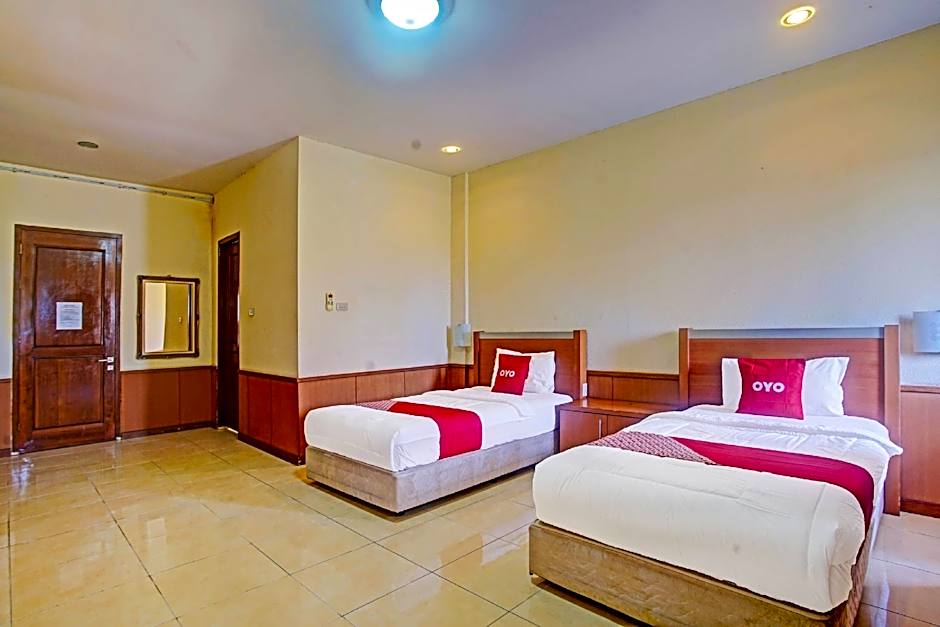 OYO 90947 Hotel Sarbini