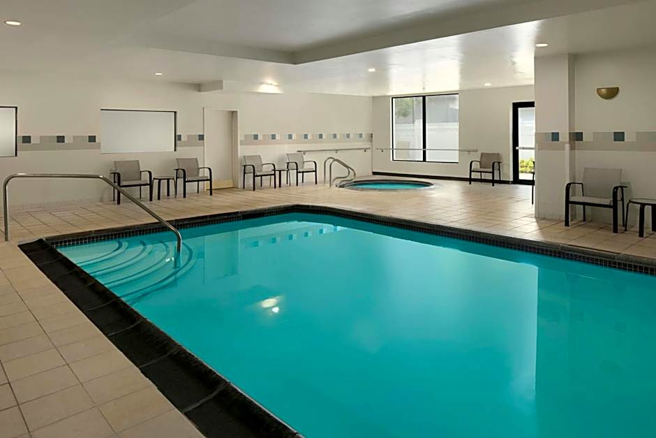 Courtyard by Marriott Long Island MacArthur Airport