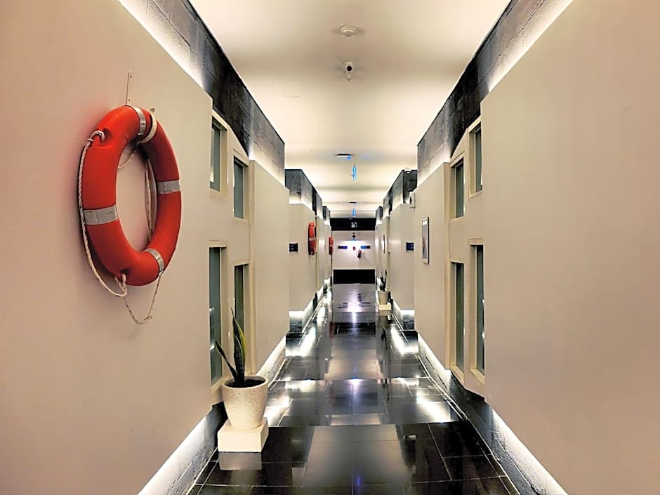 Kapal Garden Hotel at Taman Rekreasi Sengkaling