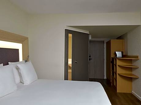 Standard Double Room with City View