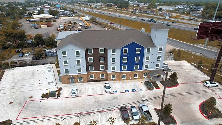 Texas Bungalows Hotel and Hotel Que at i35 Austin Pflugerville