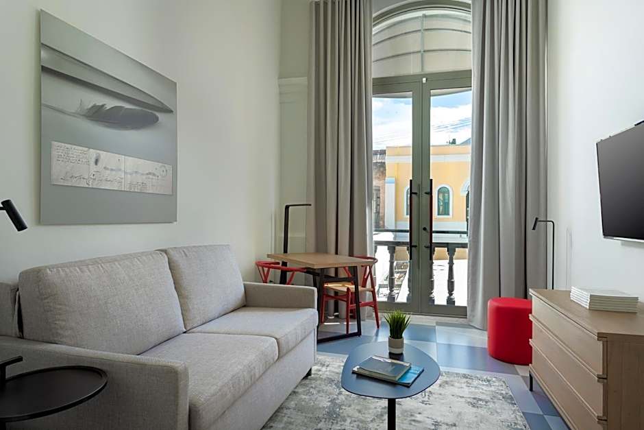 Palacio Provincial San Juan, Curio Collection by Hilton