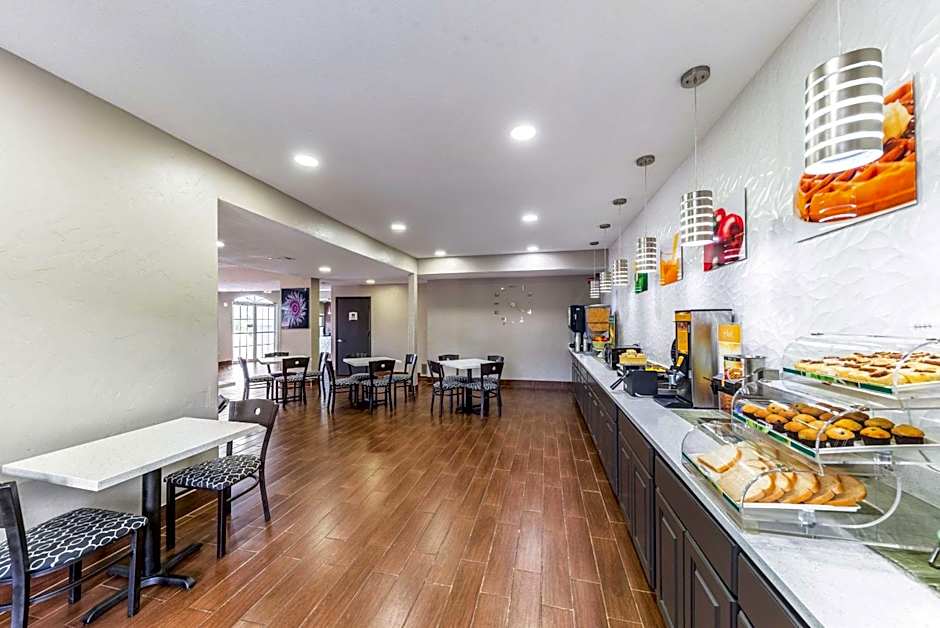 Quality Inn & Suites Canton