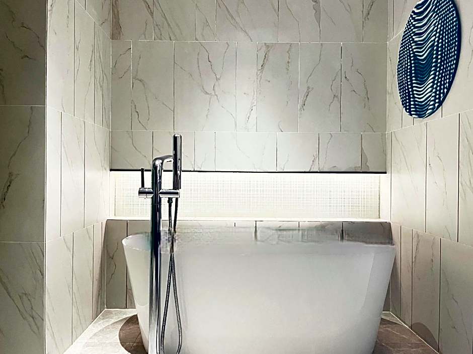 Hampton by Hilton Qionghai Railway Station