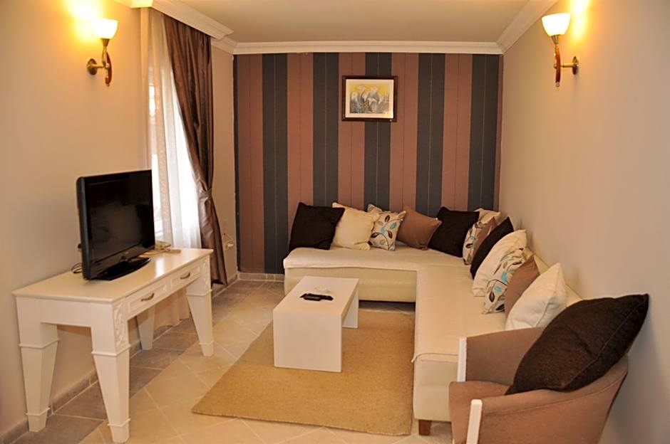 Moonshine Hotel & Suites