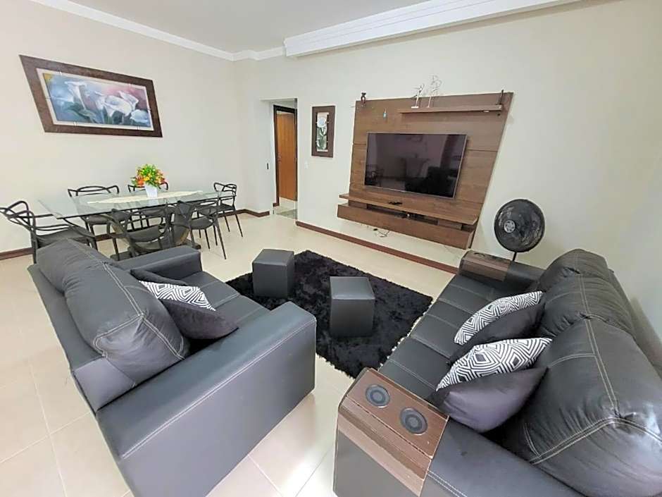 3 suítes grandes, 4 garagens, Vista mar, ótima localização a 2 minutos do mar em Meia Praia - Itapema