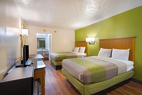 Deluxe Quadruple Room - Non-Smoking