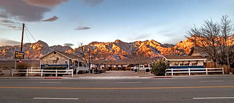 Mt Williamson Motel and Basecamp