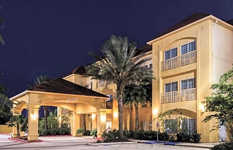 La Quinta Inn & Suites by Wyndham Winnie