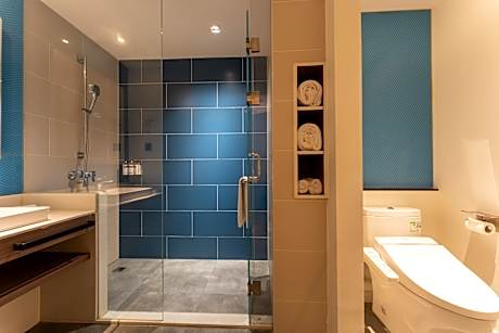 1 King Bed Standard River View