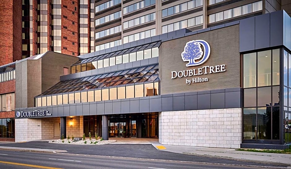 DoubleTree by Hilton Windsor Hotel & Suites