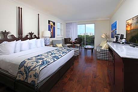 Deluxe King Room Lake View with Balcony
