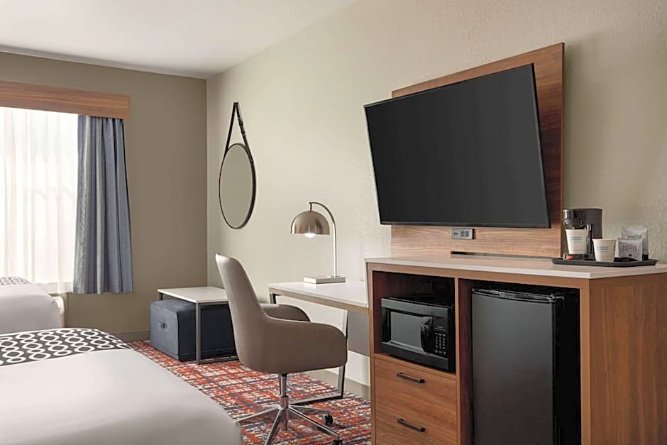 La Quinta Inn & Suites by Wyndham Oxford - Anniston
