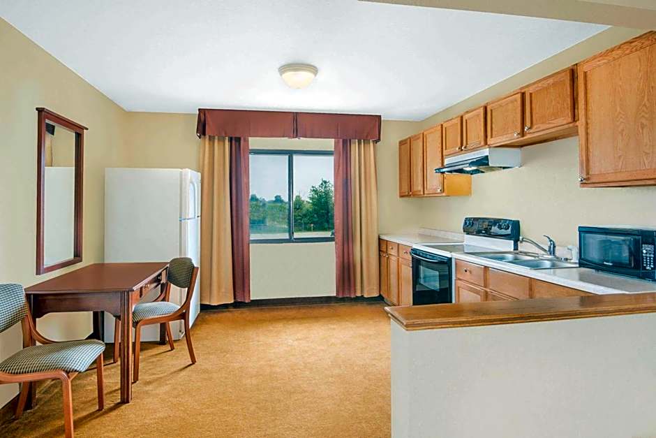 Super 8 by Wyndham Marshalltown