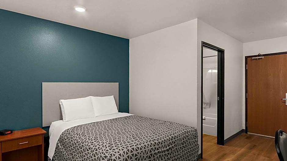 WoodSpring Suites Evansville