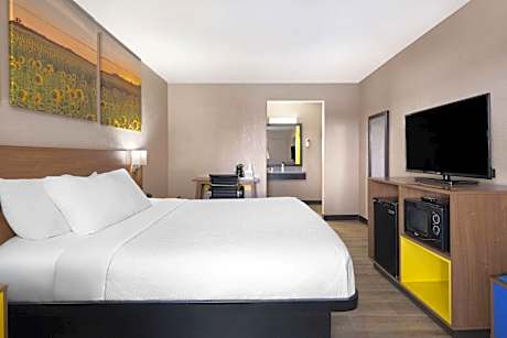 1 King Bed, Accessible Room, Non-Smoking