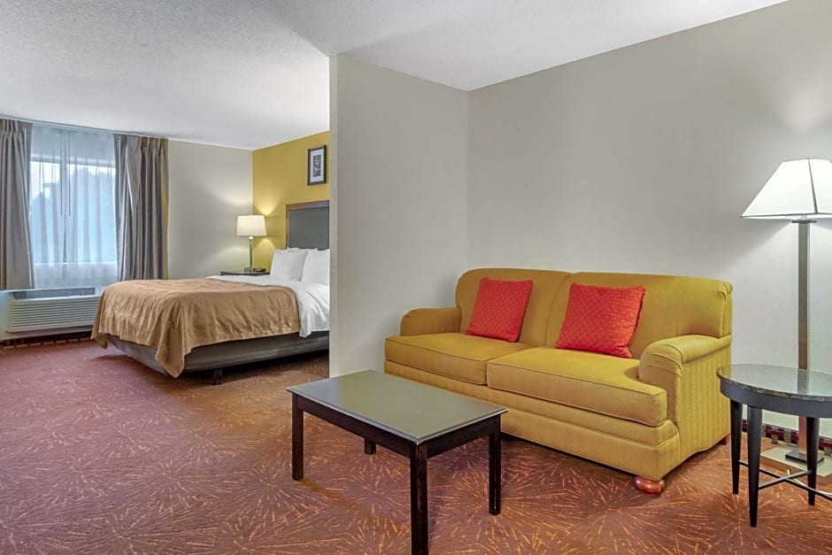 Quality Inn & Suites Lakewood - Denver Southwest