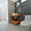 Commercial Zone Studios, Pool, BBQ and Beach 7 Blocks