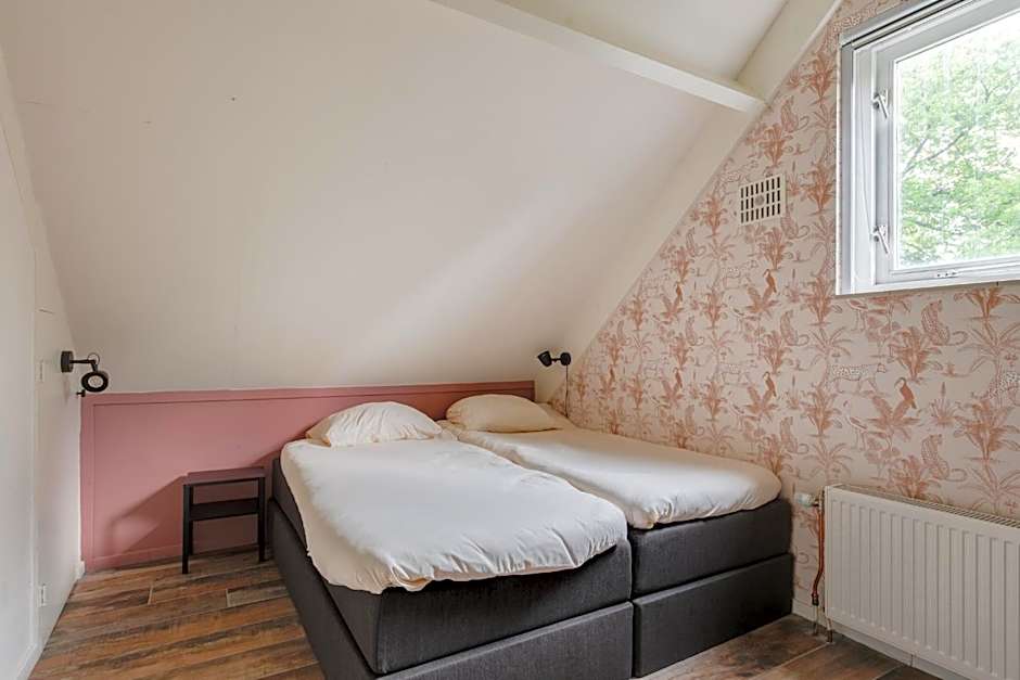 Het Huys Ewijk mooi luxe en een laadpaal