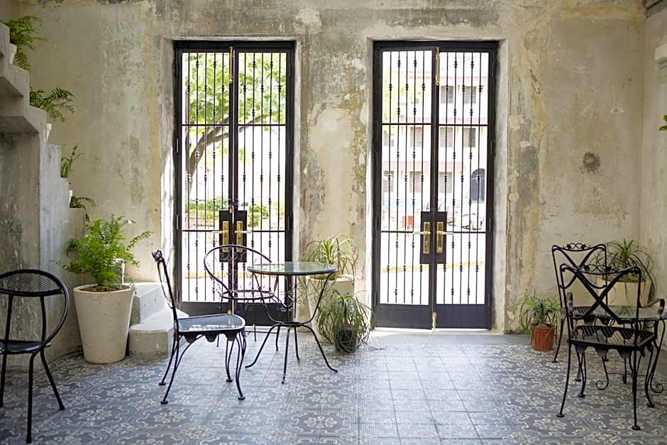 American Trade Hotel