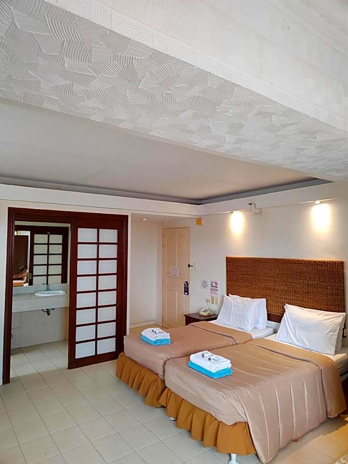 Photo 1 of 4 of Deluxe 2 Twin Beds