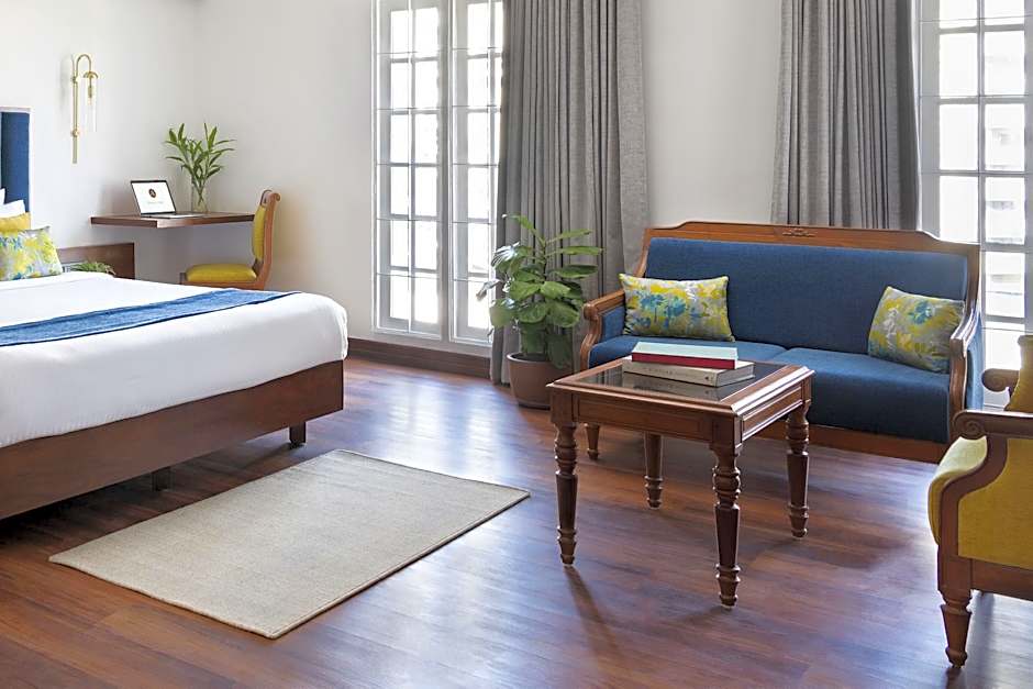 The Avenue Center Hotel