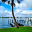 Searenity, Waterside studio in the heart of Treasure Island, walk to beach