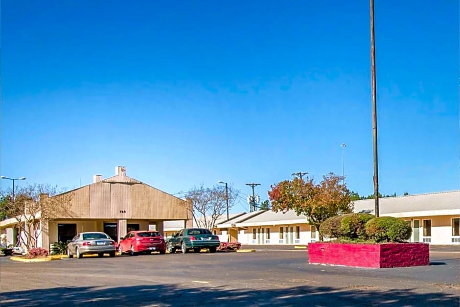 Rodeway Inn & Suites