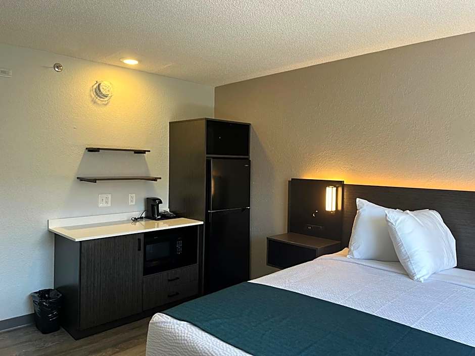 Studio 6 Suites Norcross, GA