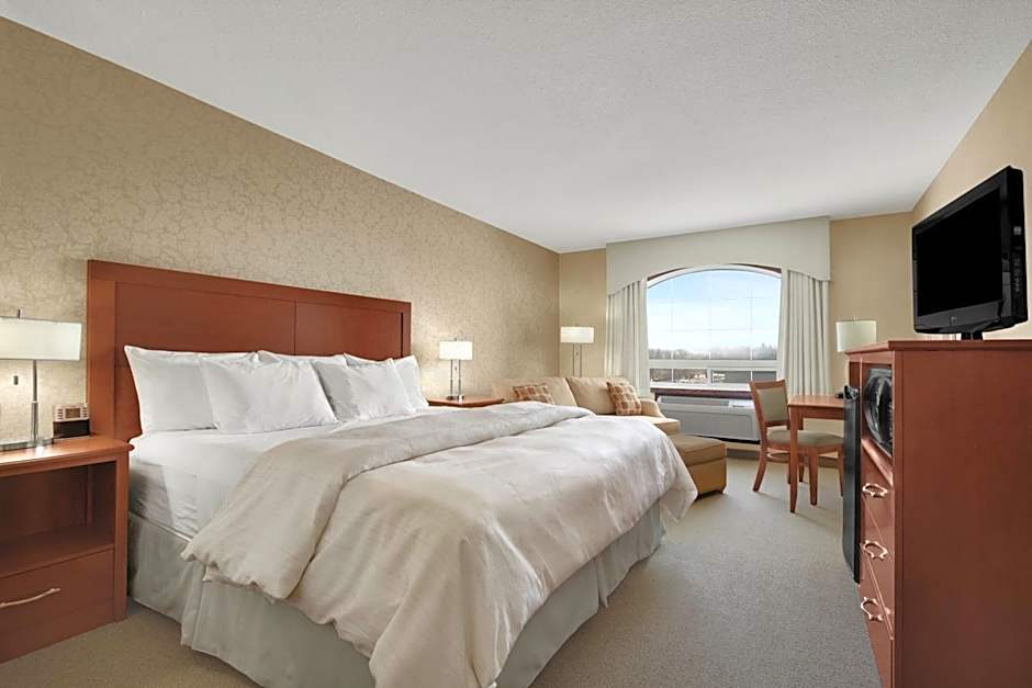 Days Inn & Suites by Wyndham Brandon