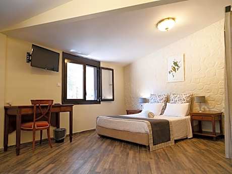 Junior Suite with Garden View