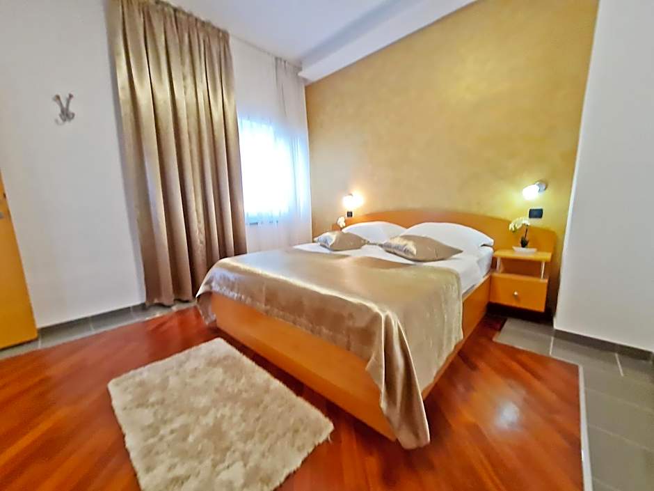 Photo 1 of 8 of Suite